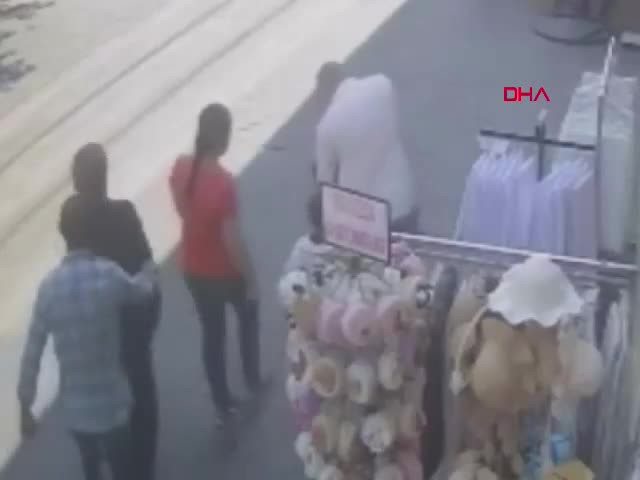 Bursa'nın en işlek caddesinde korku dolu anlar!