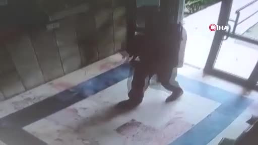 Kediye eziyet eden cani enselendi!