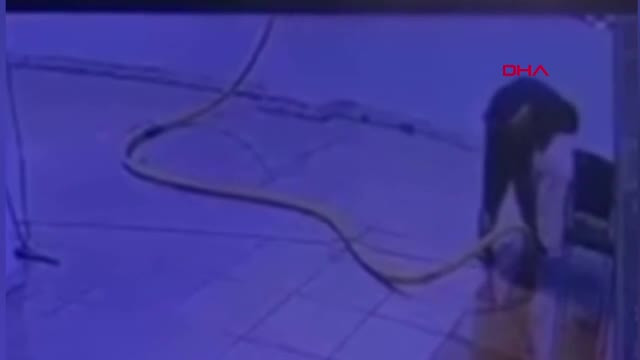 Su tahliyesi sırasında akıma kapıldı! Feci sonu kameralara yansıdı...