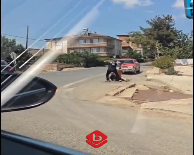 Bursa'da yol verme tartışması! Sinirler gerildi, yumruklar konuştu...