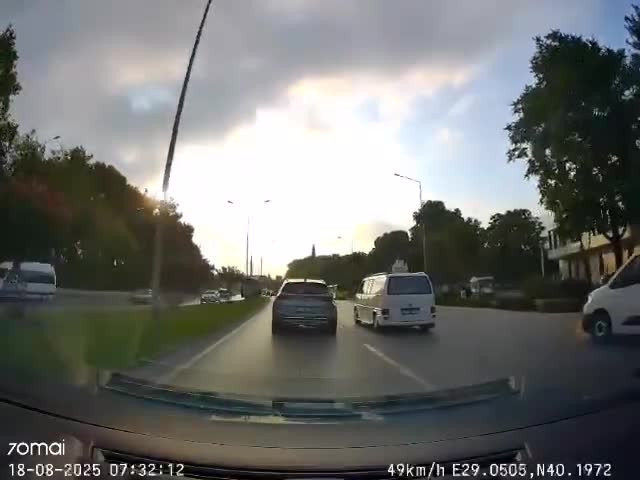 Bursa'da otomobilini üzerine sürdü! Dikkatsizliğin bu kadarı...