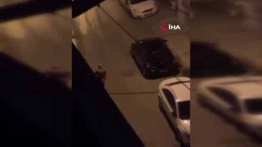 Bursa'da akılalmaz anlar! Sokakta camı sağlam otomobil bırakmadı