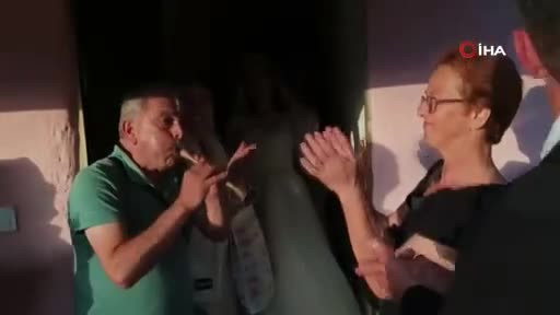 Bir garip aşk hikayesi! Evlenip 17 yıl sonra düğün yaptılar