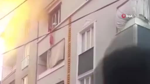 Bursa'da korkunç anların görüntüsü ortaya çıktı! Torununu 3. kattan attı...