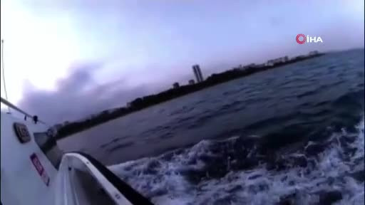 Denizde bin 200 metre sürüklenen çocuk kurtarıldı! O anlar kamerada...