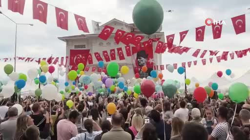 Lösemiyi yendi yüzlerce balonla karşılandı