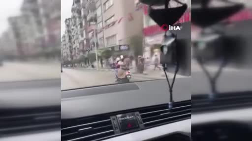 Motosiklette tehlikeli yolculuk