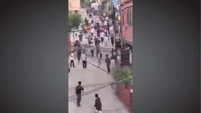 Nepal'de protestocular Maliye Bakanı'nı dövdü