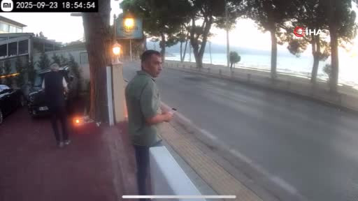 Bursa'da kafede oturan gruba silahlı saldırı! O anlar kamerada...