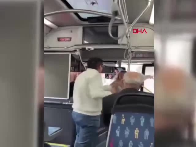 Bursa'da akılalmaz anlar! Tüm yolcular sigara içmesini bekledi