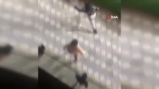 Kadınların saç başa birbirine girdiği kavgası kameraya yansıdı