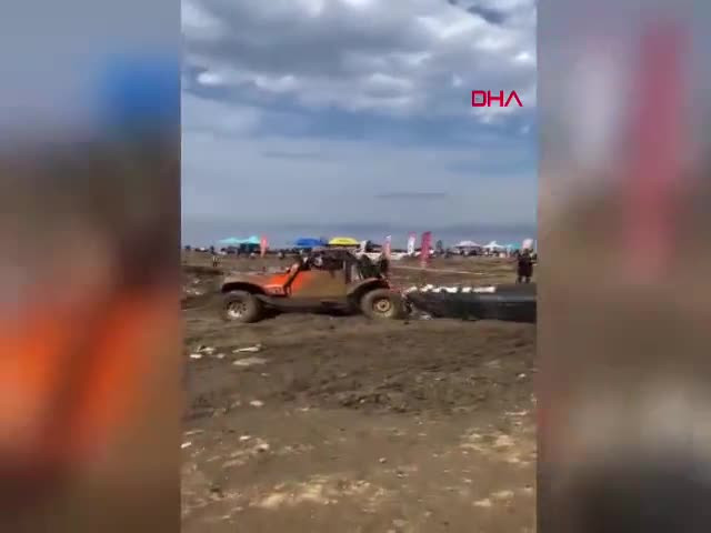 Off-road aracının takla atıp bitiş balonunu devirdiği anlar kamerada