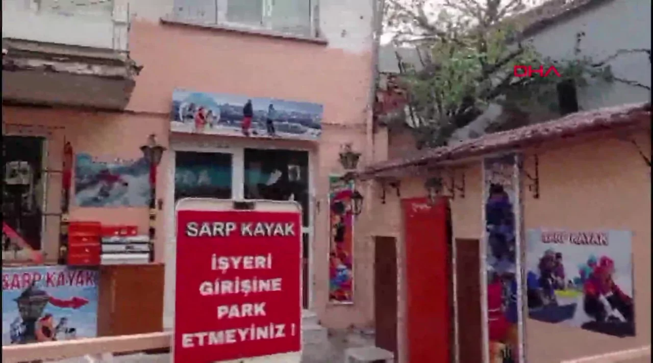 Bursa'da çift katlı otobüs mahalleyi savaş a...