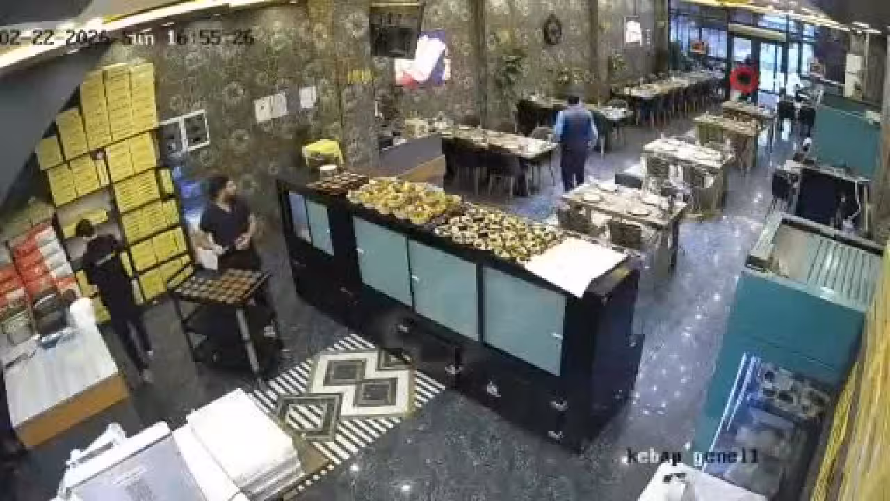 İftara saatler kala kebapçının tavanı çöktü!...