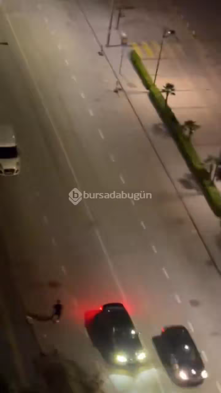 Bursa'da ünlü AVM'nin önünde silahlı çatışma!