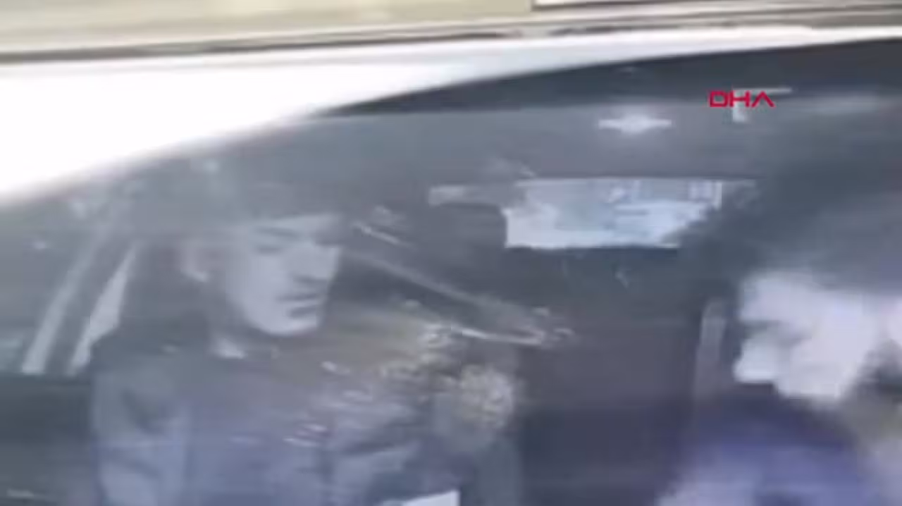 Takside dehşet anları! Boynuna ip geçirip ga...