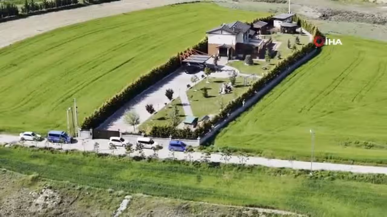 Özel kalem müdürünün evi, görenleri hayrete ...