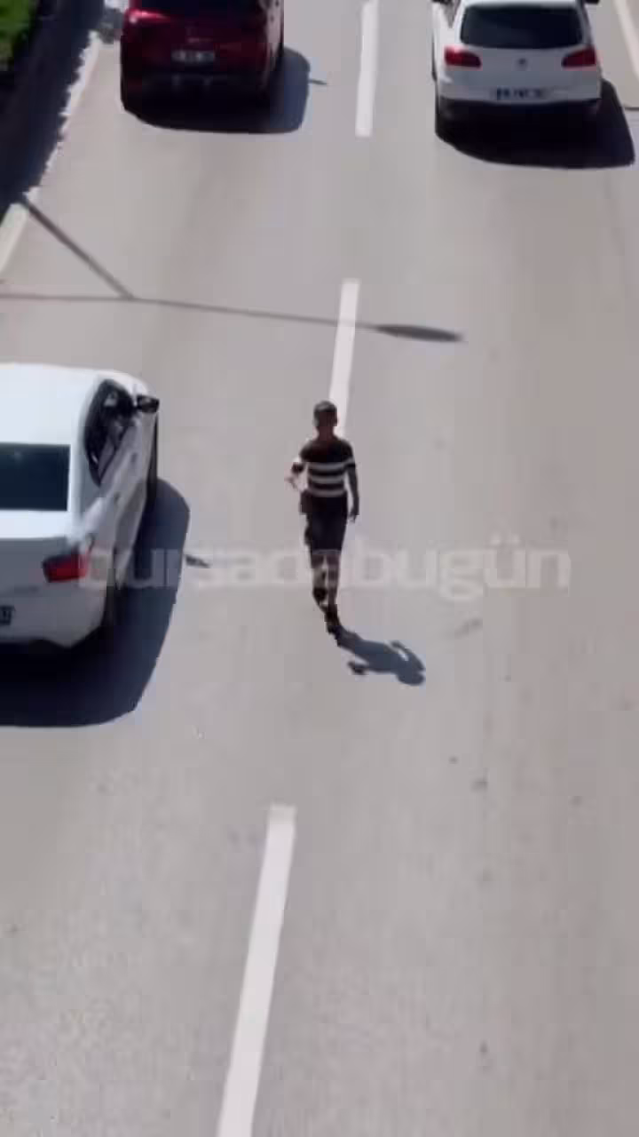 Bursa'da yürekler ağza geldi! Çocuk trafiğin...