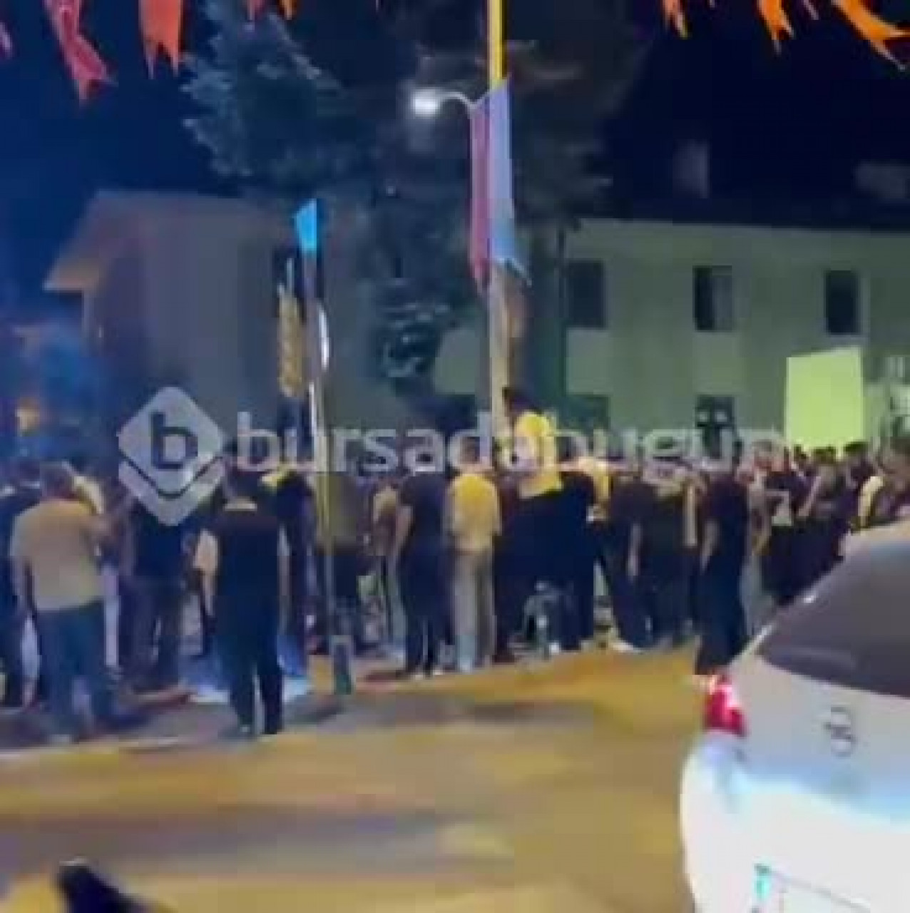 İznik'te gergin gece! Onlarca kişi toplandı, kentte geniş güvenlik önlemi alındı...