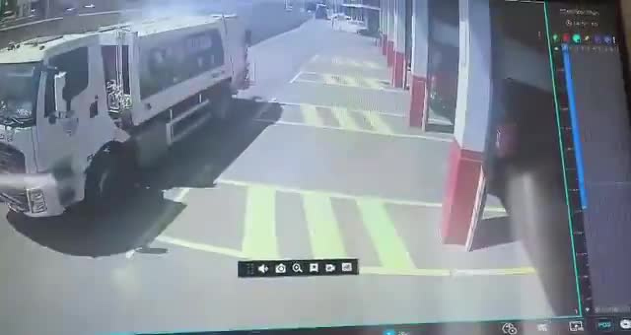Yanan çöp aracını itfaiyeye götürdü! O anlar güvenlik kamerasında...