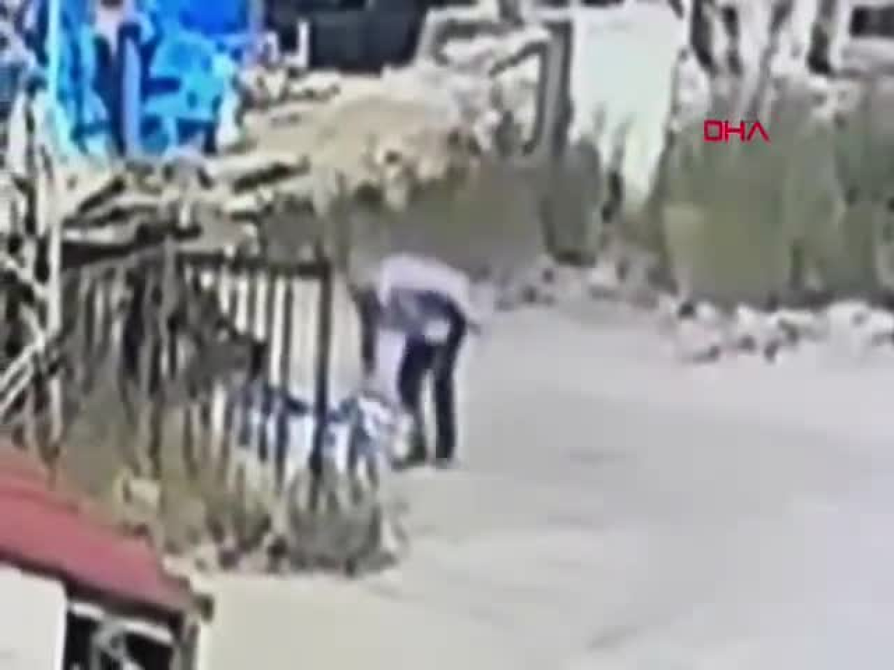 Psikolojik sorunları olan inşaat işçisi dehşet saçtı! Baltayla 3 kişiyi ağır yaraladı...