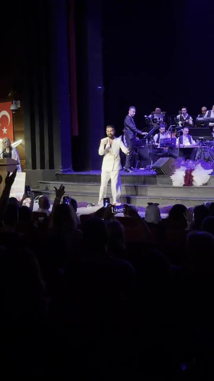 Bursa'da Mehmet Çevik Rüzgarı: Nilüfer Konservatuvar Derneği Korosu ile unutulmaz bir gece!