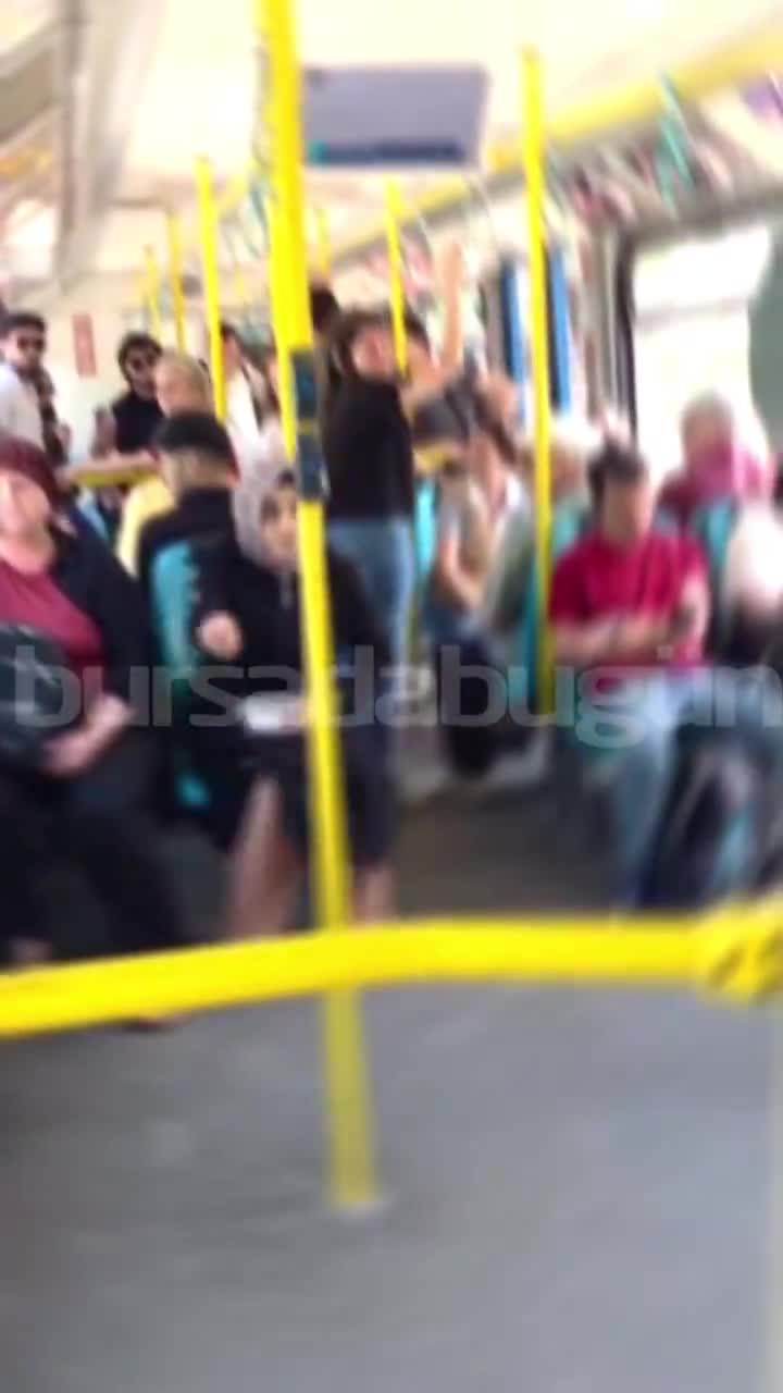 Bursa metrosunda medeniyet tartışması! "Nerede yaşıyorsun sen"