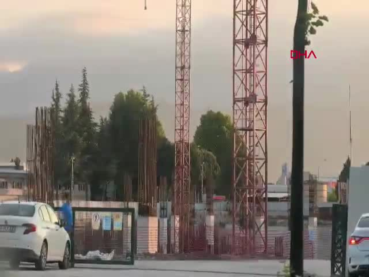 Bursa'da iş kazası! 4 metre yükseklikten düşen inşaat işçisi hastanelik oldu...