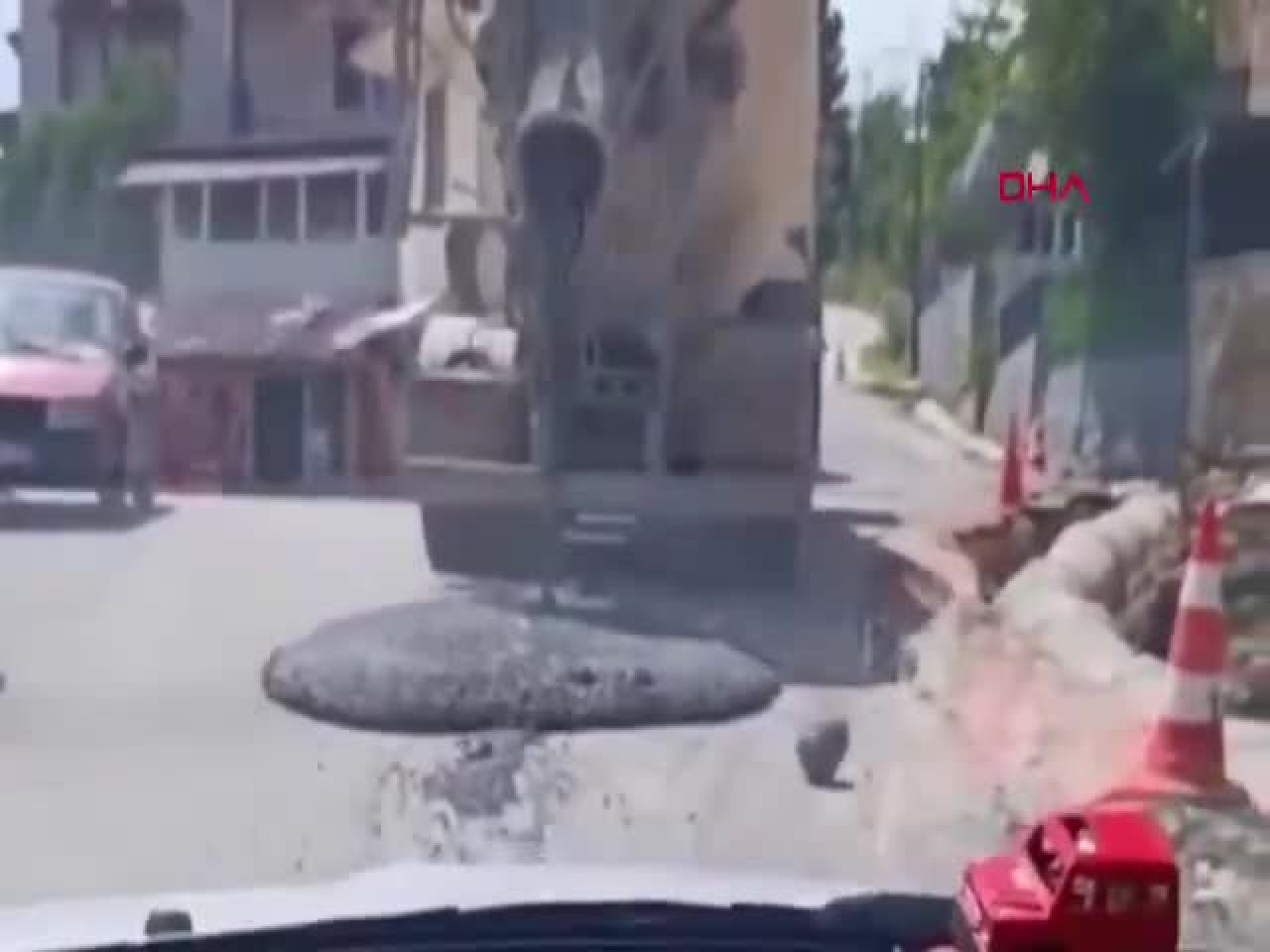 Yola beton saçarak ilerledi! Sosyal medyada paylaşılan görüntüler sonrası ceza yağdı