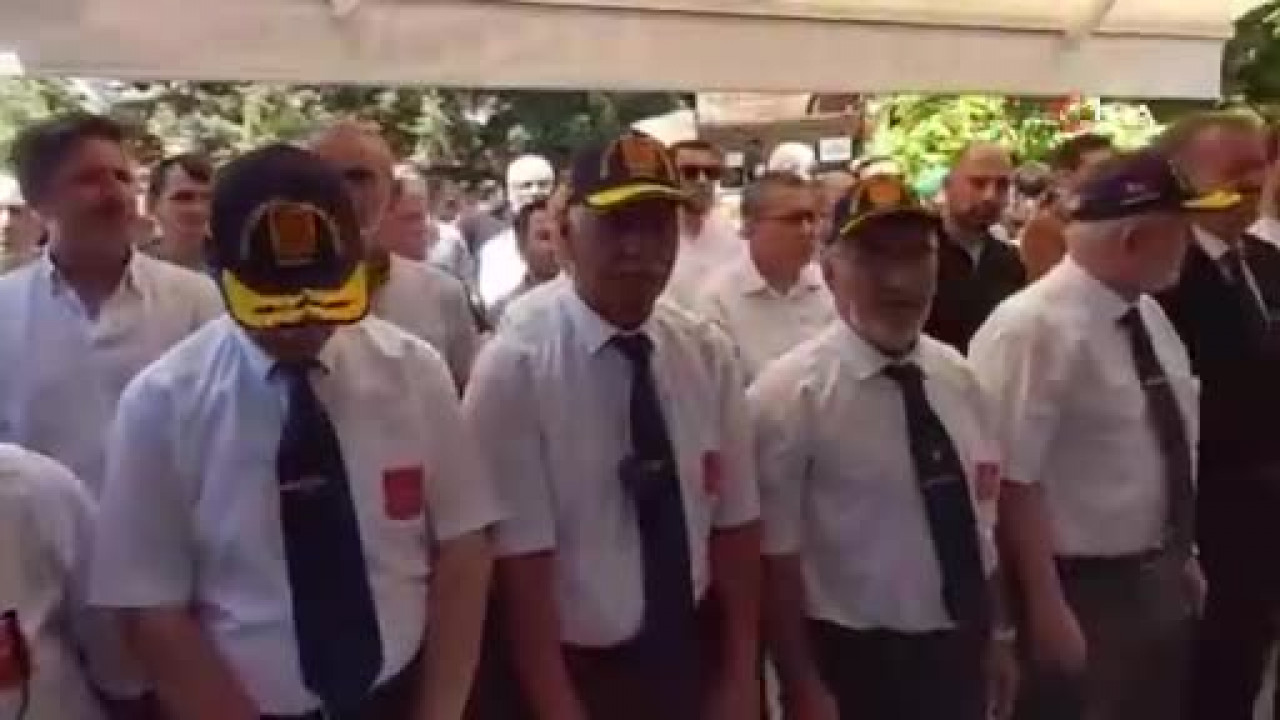 Bursa'da duygulandıran veda: Kıbrıs gazisi son yolculuğuna uğurlandı
