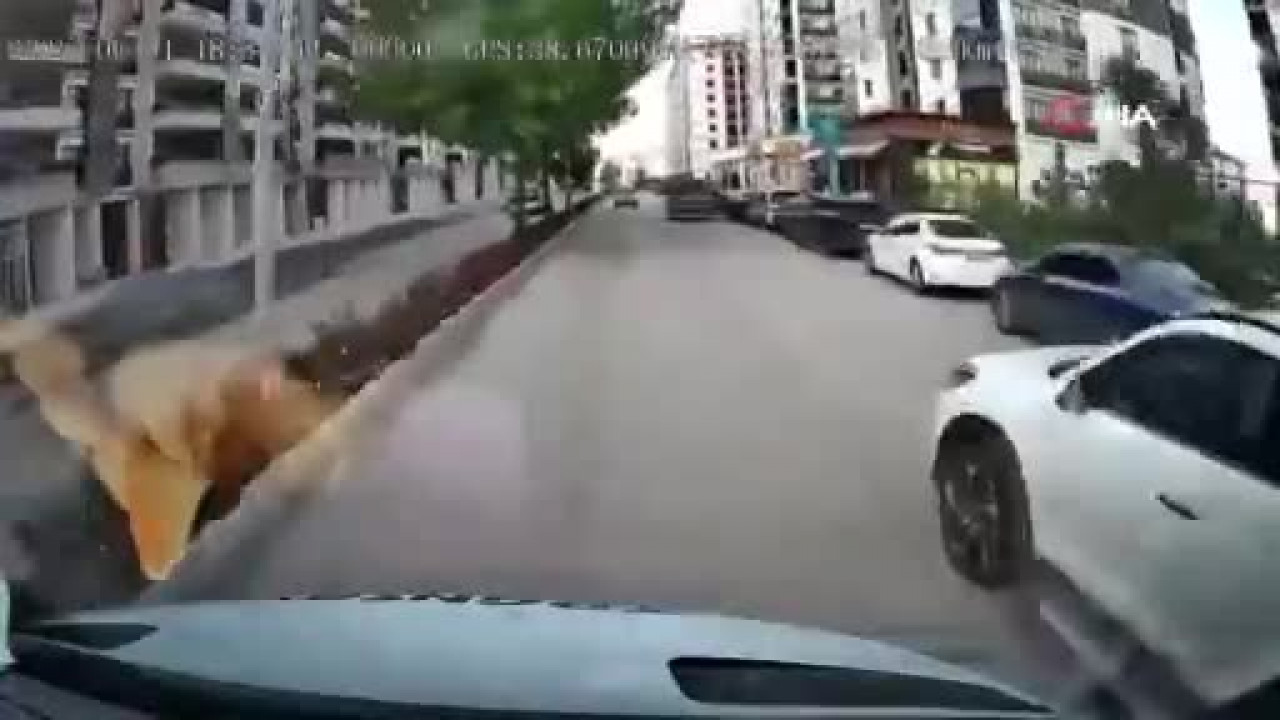 Trafikte Gerilim Tırmandı: Sürücüler Arasındaki Tartışma Kameraya Böyle Yansıdı