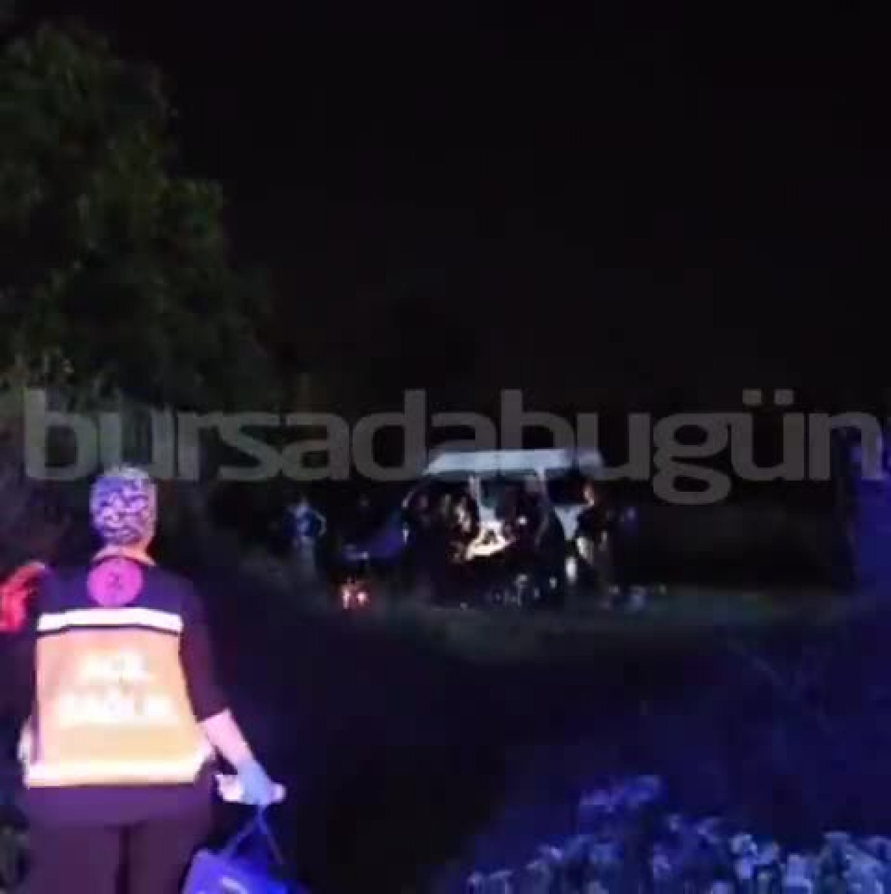 Bursa'da akrabalar arasında taşlı sopalı kavga! Yaralılar var...