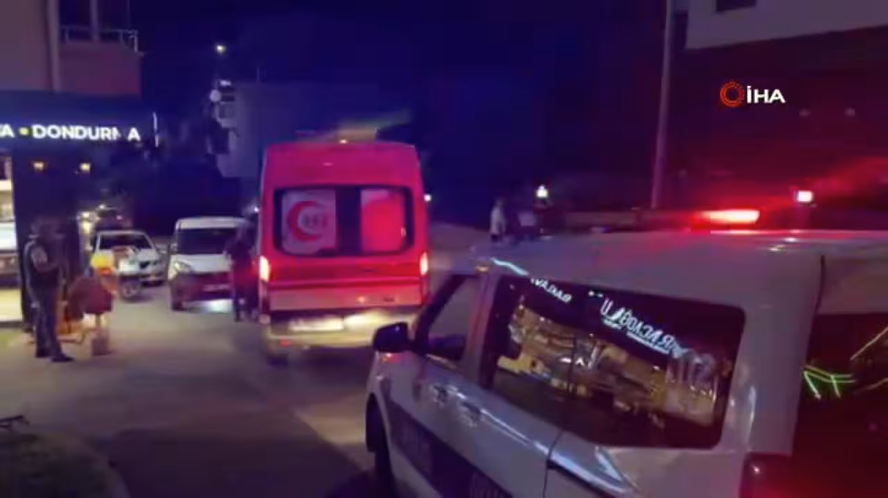 Kafede tartıştığı kişiyi silahla vurup kaçtı