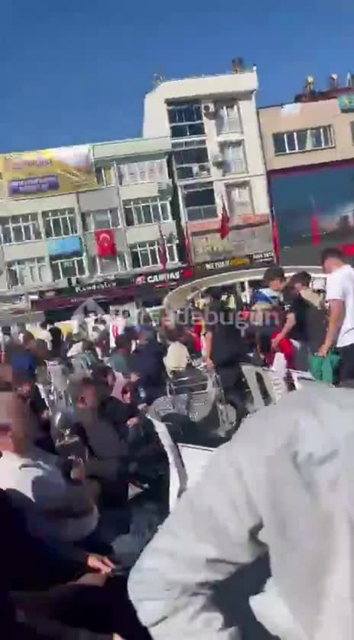 Bursa'da meydanlarda hüzünlü anlar! Taraftarlar tek tek alanları terk etti