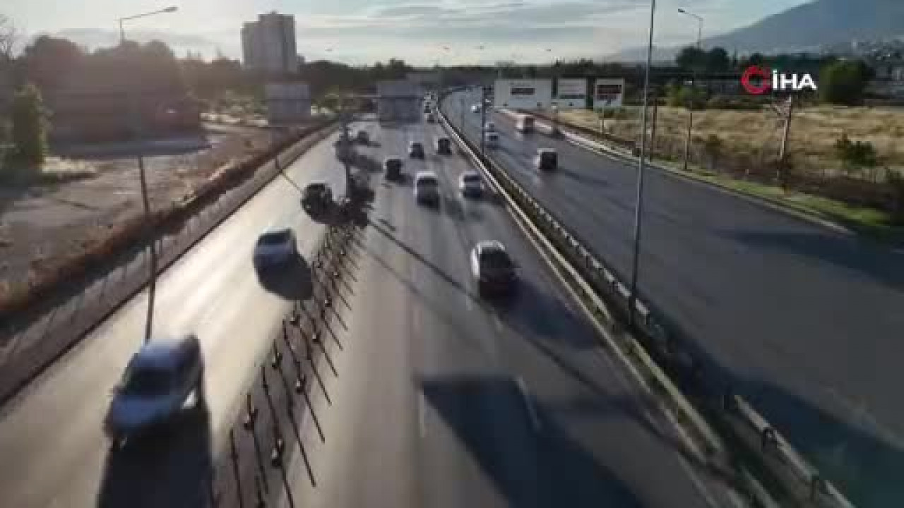 Bursa'da yüzlerce araçlık konvoy kenti turladı! A Milli Takım coşkusu sokaklara taştı