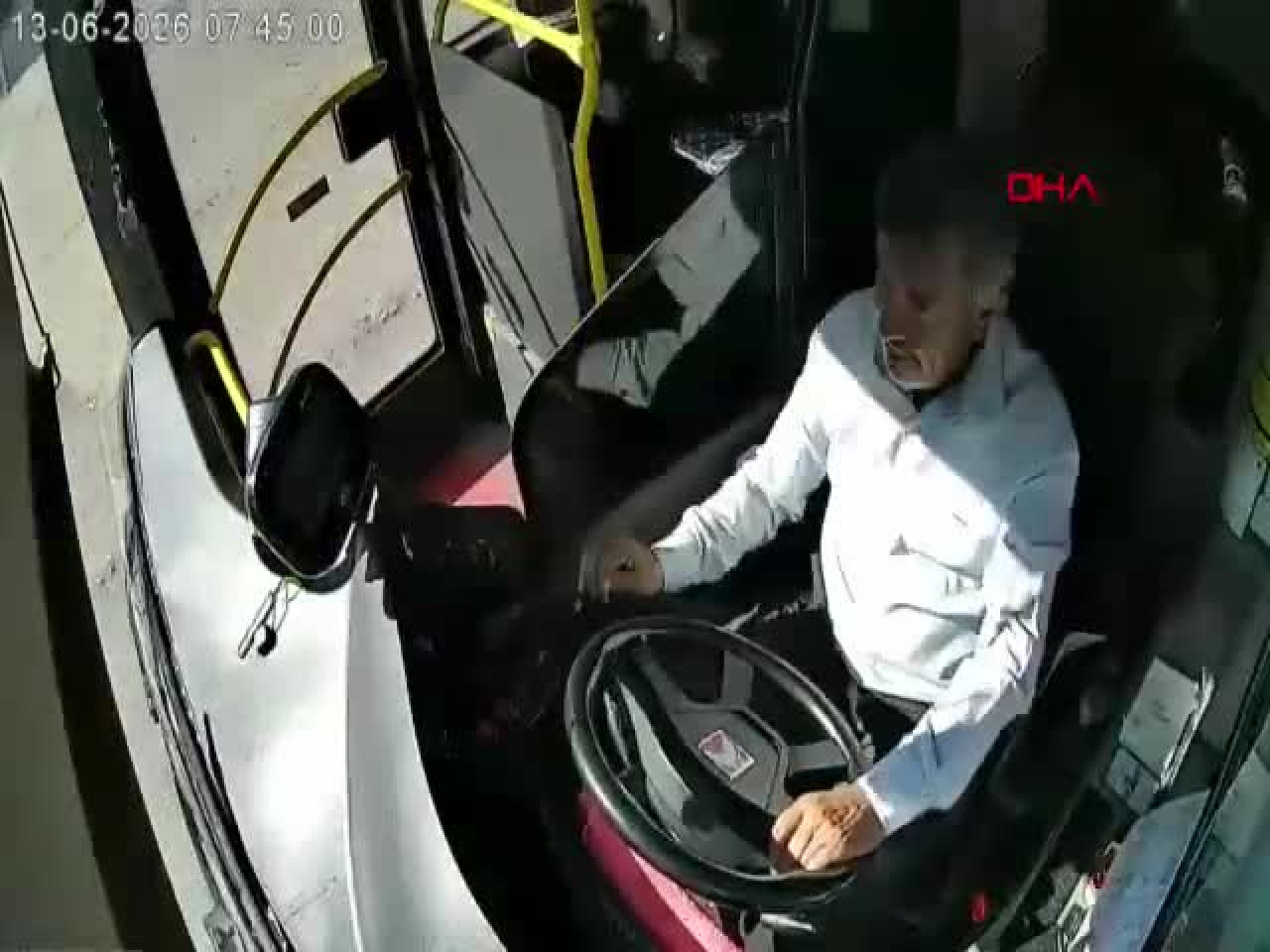 Otobüste kaybolan kimlik için şoför güzergah değiştirdi, öğrenci sınava son anda yetişti