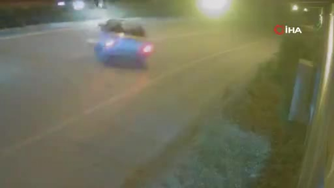 Bursa'da kontrolden çıkan araç takla attı! Sürücüyü esnaf kurtardı...