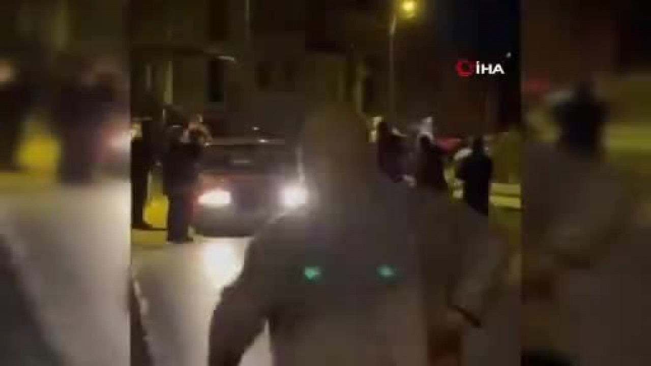 Bursa'da sokak ortasında meydan muharebesi: Mahalleli pencerelere koştu