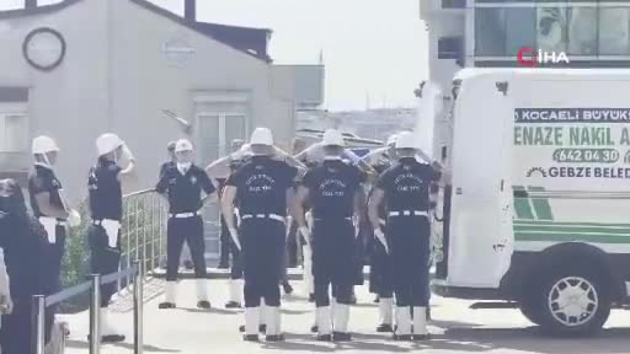 Duruşma sırasında hayatını kaybeden savcının cenazesi memleketi Bursa'ya uğurlandı...
