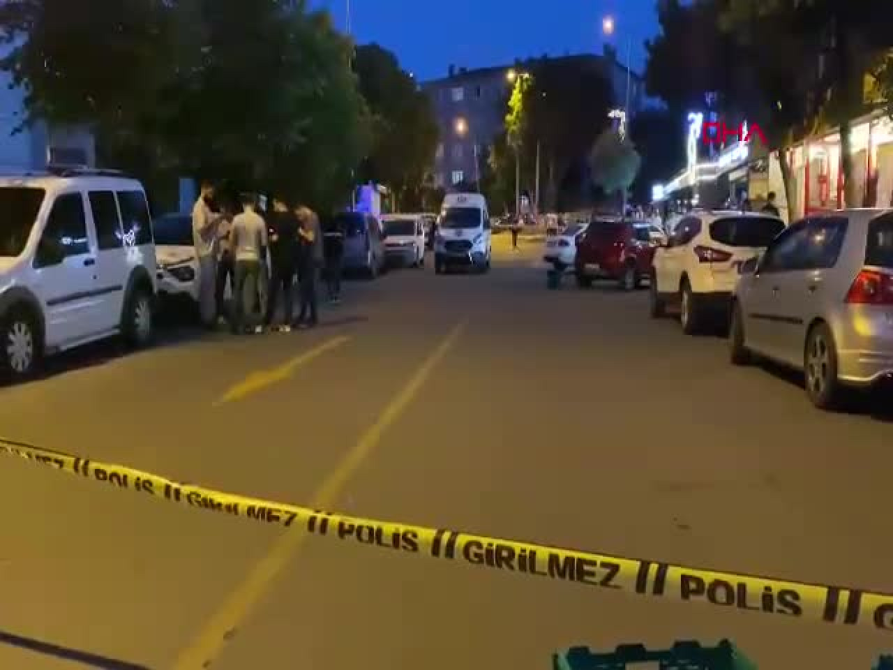 Parkta oturan gruba silahlı saldırı düzenlendi! Çok sayıda yaralı var...