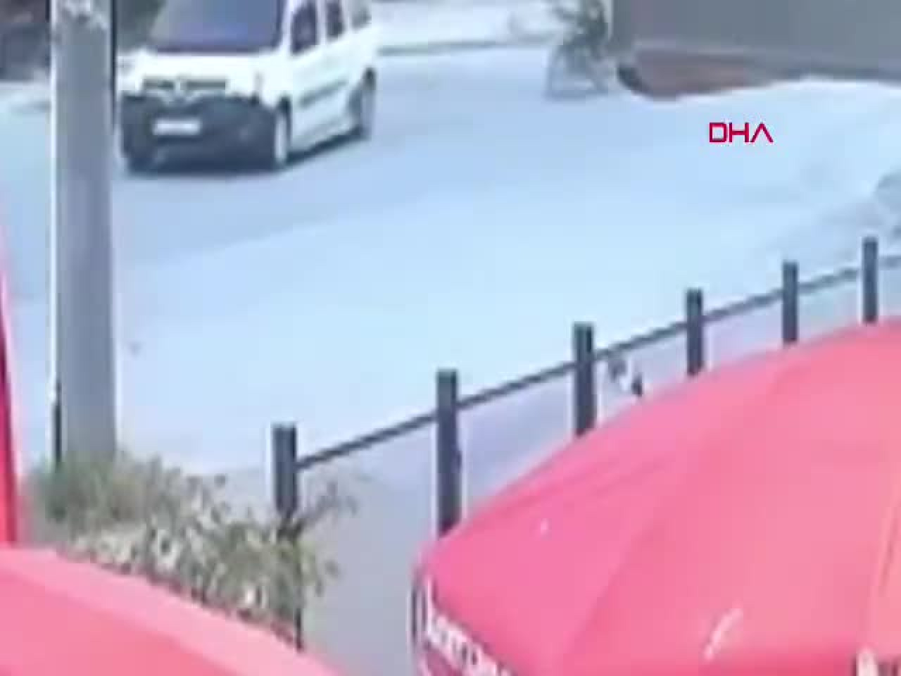 Bursa'da motosikletle hafif ticari araç çarpıştı! 1 yaralı var...