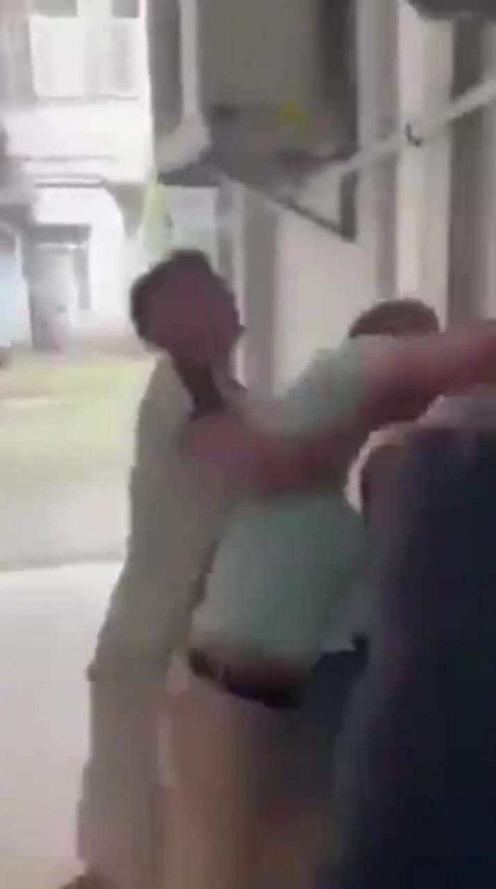 Türk restoran sahibi yaşlı kadını öldüresiye dövdü, ülke ayaklandı!