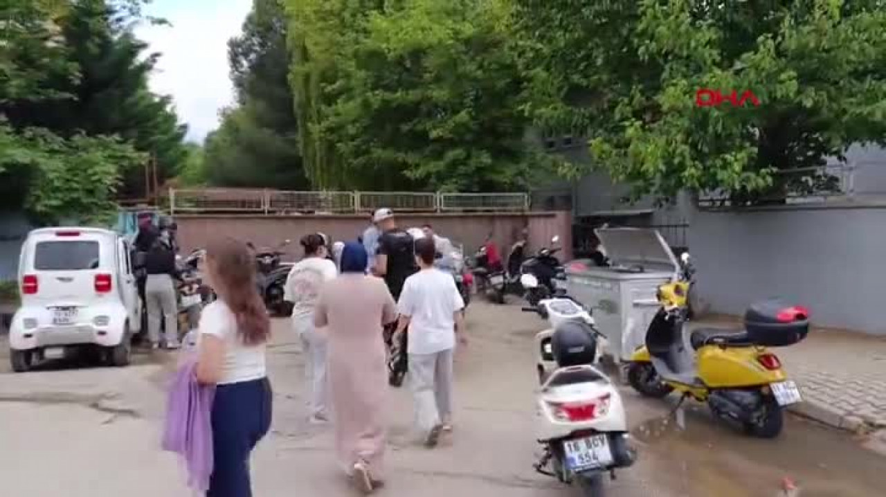 Bursa'da nefesler tutuldu! Yanlış okula giden öğrenciyi son anda yetiştirdi