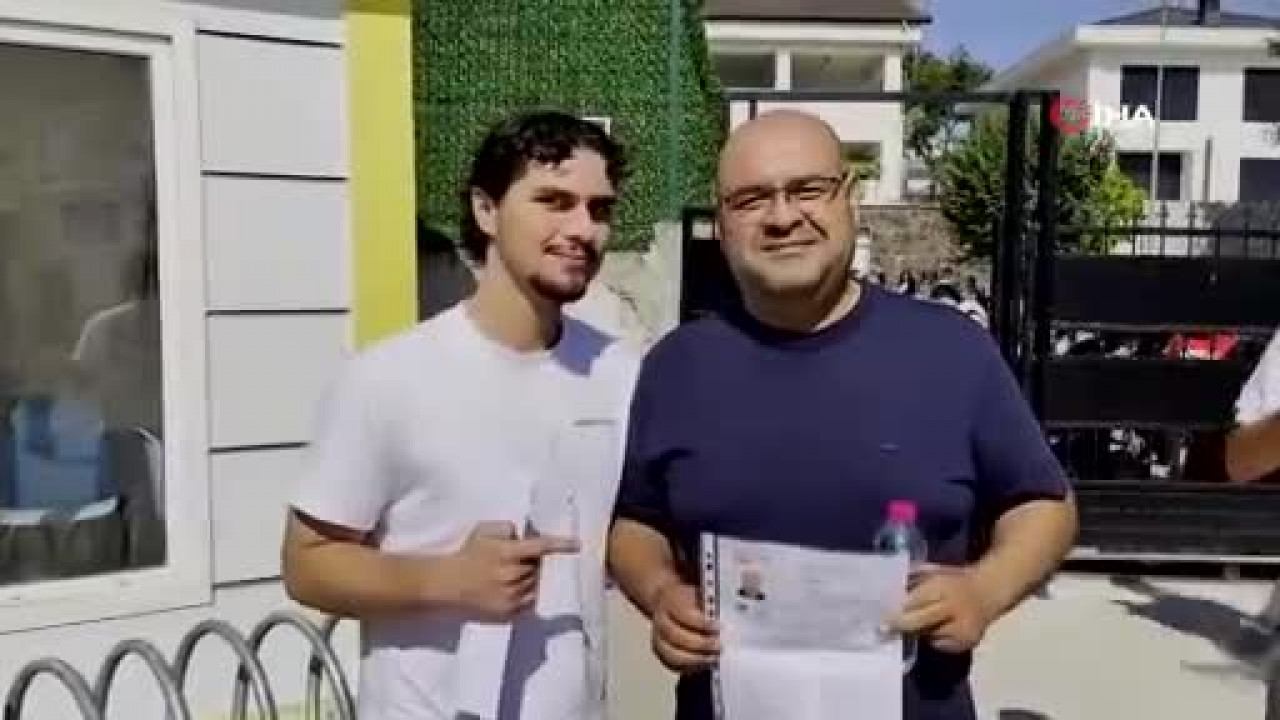 Aynı sınav, iki farklı nesil: Bursa'da baba ve oğlunun YKS yolculuğu ilgi gördü
