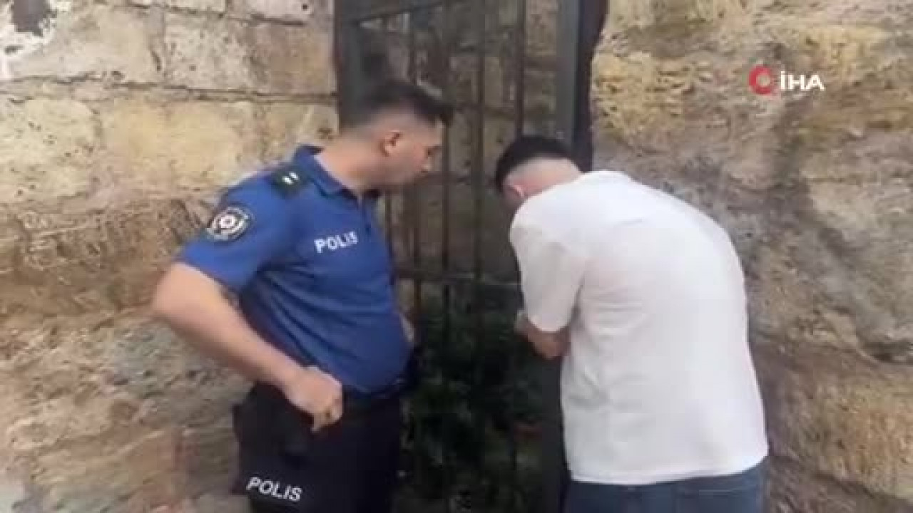 Bursa Tophane Surları'nda korku dolu anlar: Genç intihara kalkıştı...