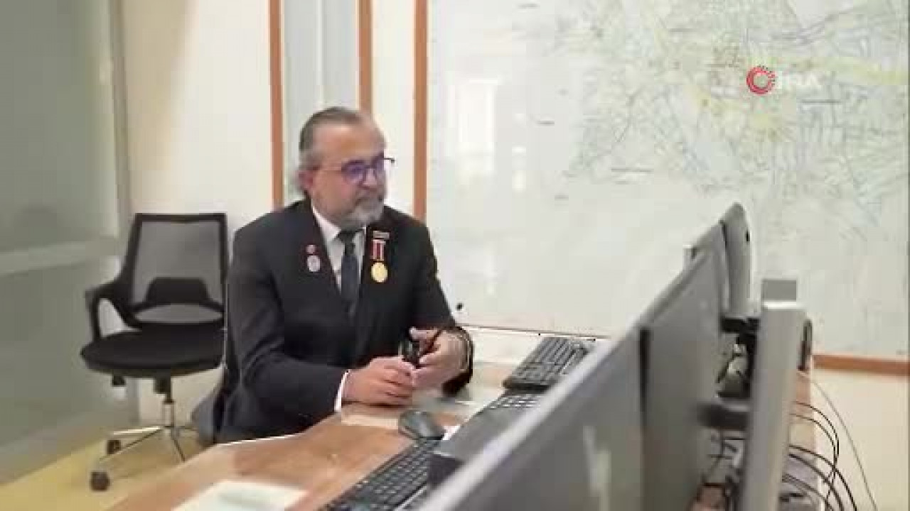 34 yıllık görev sonunda telsizden gelen veda: Gazi polis memuru emekliliğe böyle uğurlandı