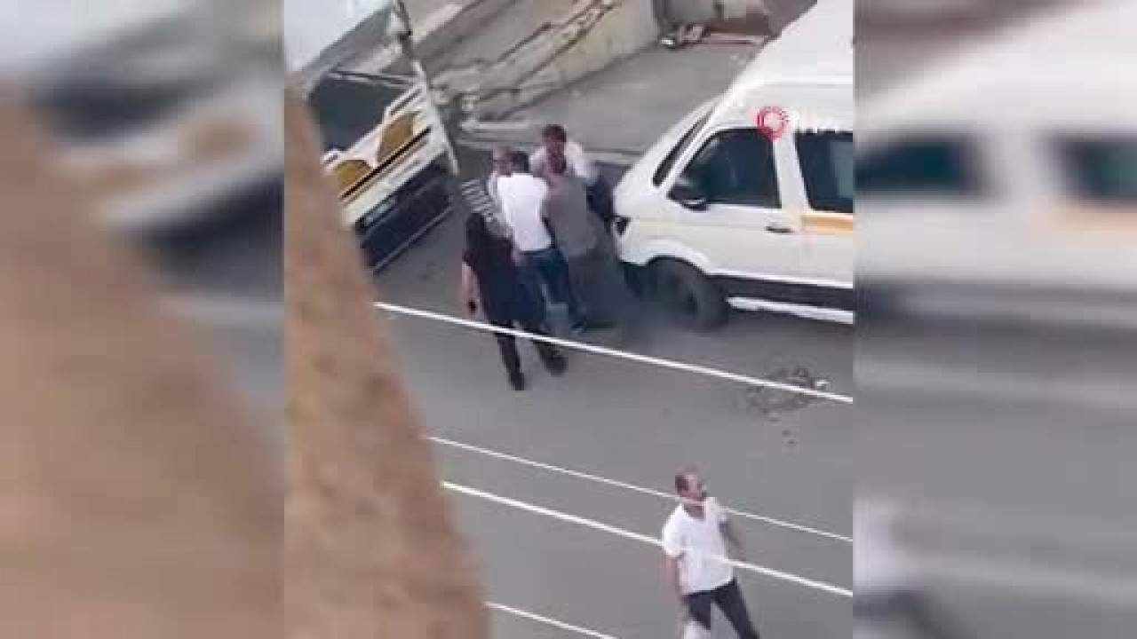 Laf atma kavgasında şarjörü boşalttı! Meydan savaşı gibi kavga kameralarda...