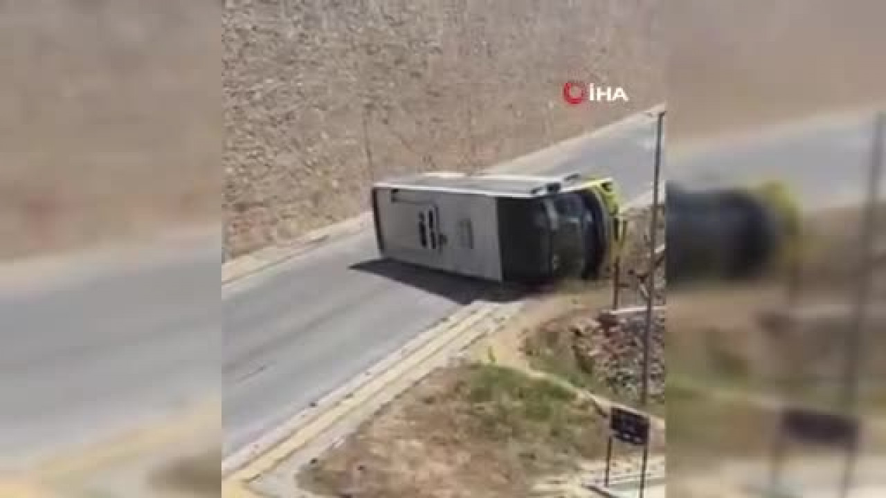Bursa'da halk otobüsü devrildi!