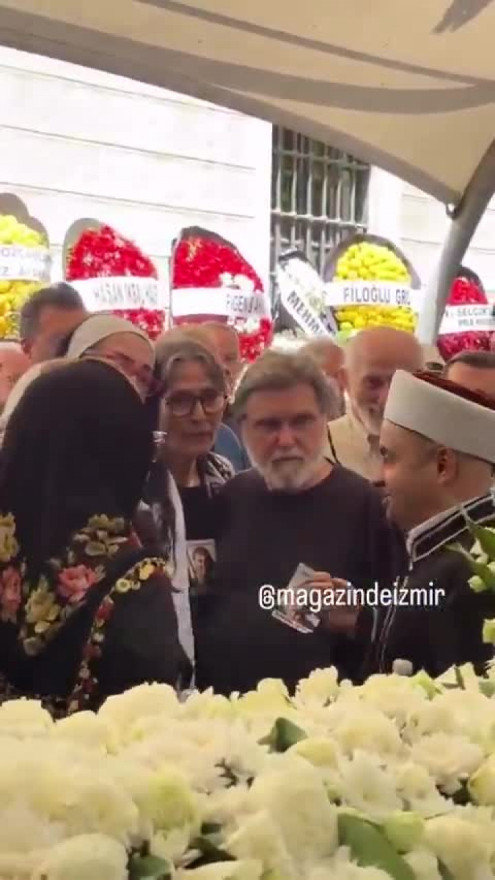 Ünlü ismin cenazesinde kadınlar da saf tutmak isteyince ortalık karıştı!