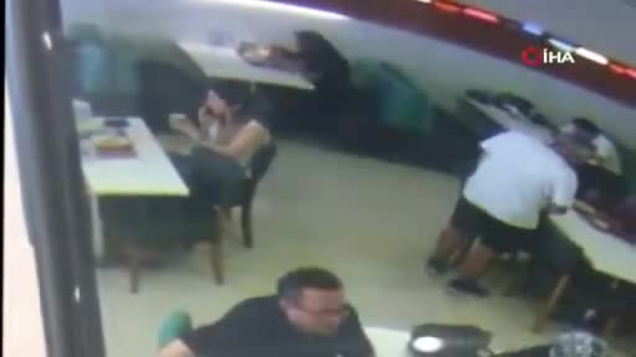 Lokantada akılalmaz olay! Yere düşen 81 bin liralık altını böyle alıp kayboldu